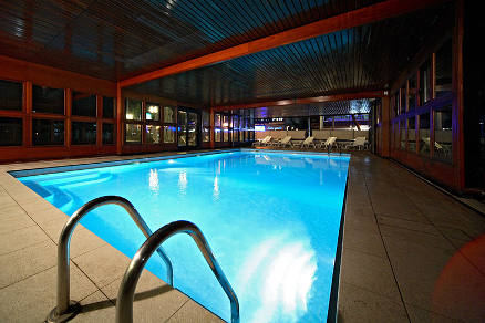 Hotel Marina Centro Rimini con piscina: ideale per vacanze e meeting
